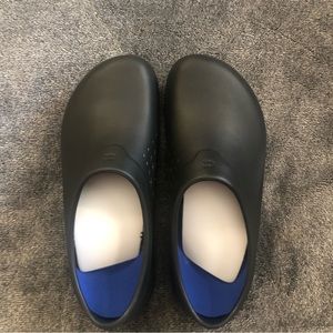 Non slip loafer shoe. Shoes for Crews. Black/Radium.